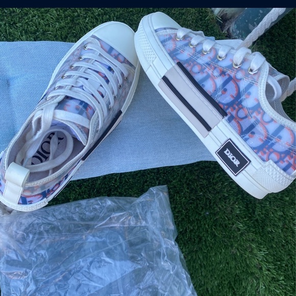 My brother only wearied them for 3 days he doesn’t like how they look I do . lmk - Picture 6 of 6